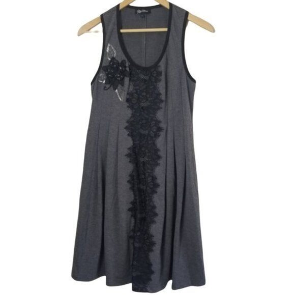 Oleg Cassini Dresses & Skirts - Oleg Cassini embroidered and beaded sleeveless dress size 6 (250)